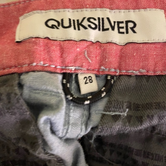 Quicksilver men’s shorts. Light gray-blue w/flecks. 99% cotton blend Size 28-EUC - Picture 3 of 7
